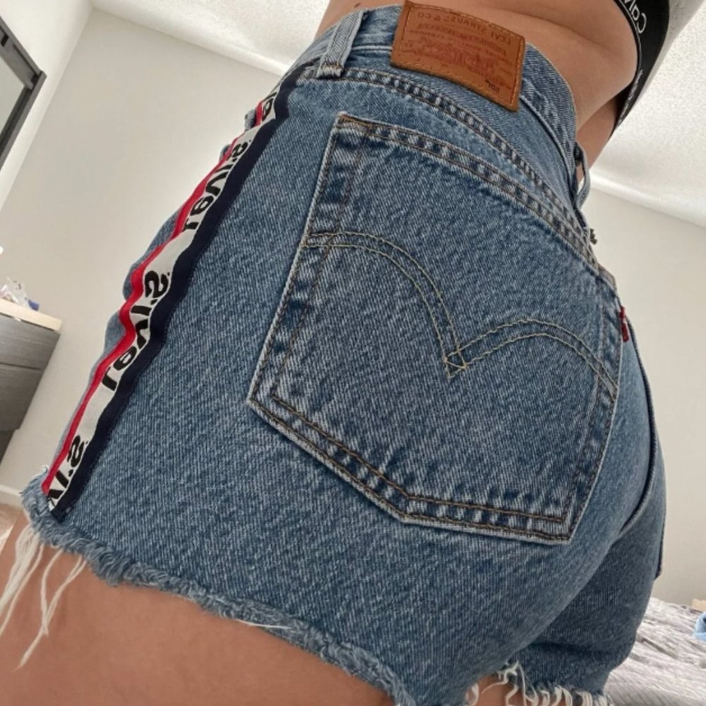 Levis 501 Jean Shorts